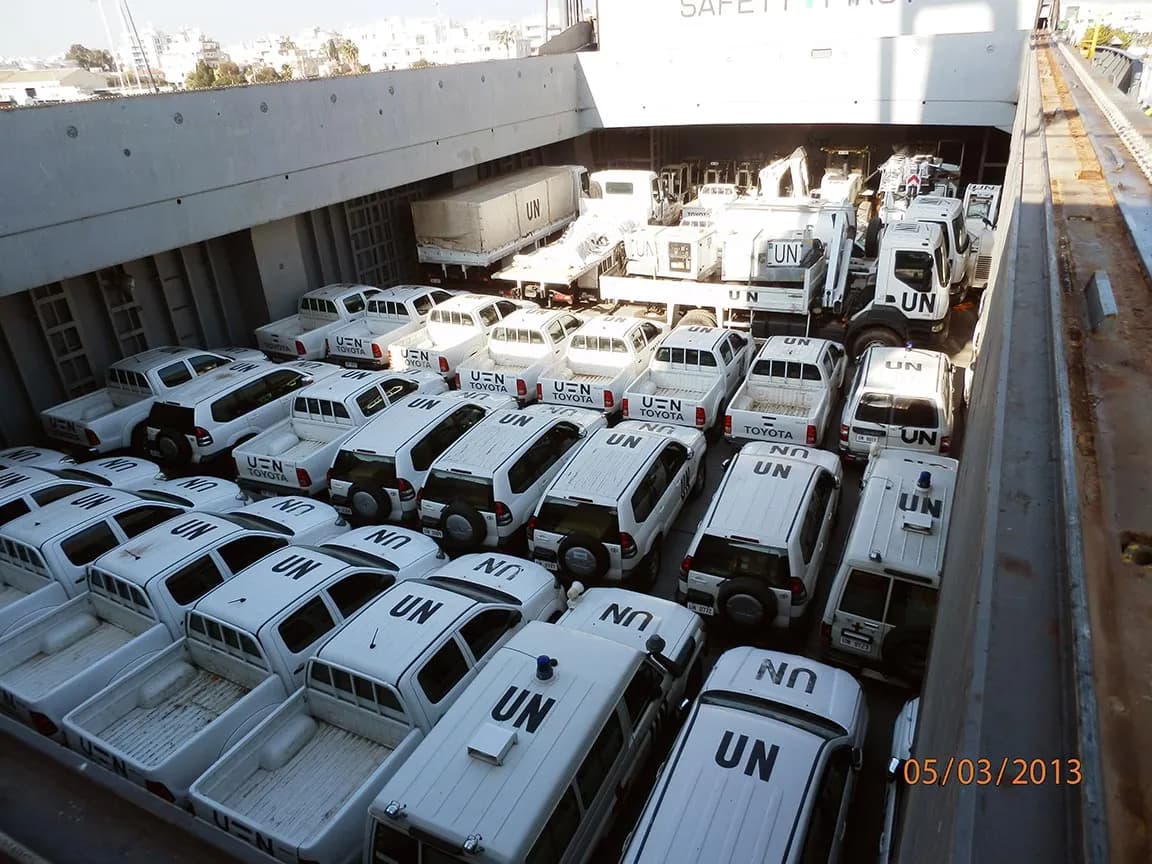 Unloading UN Vehicles - Image 3