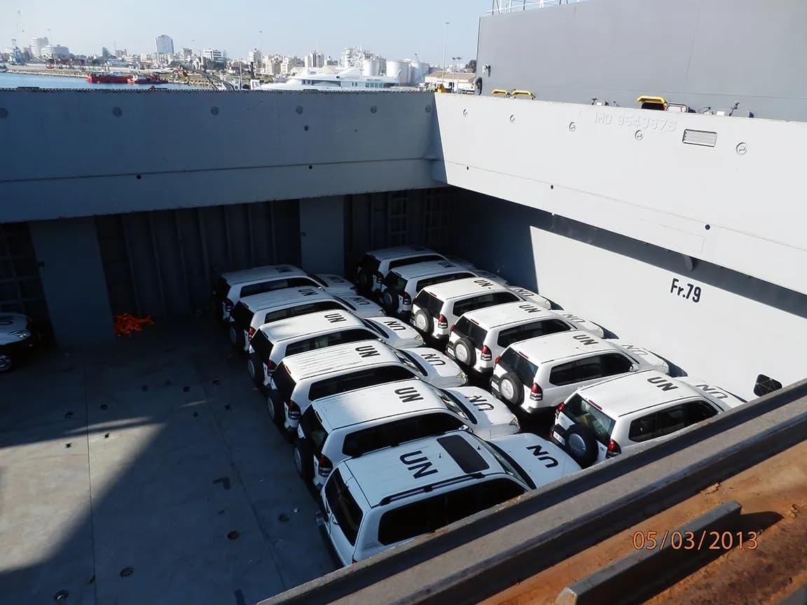 Unloading UN Vehicles - Image 4