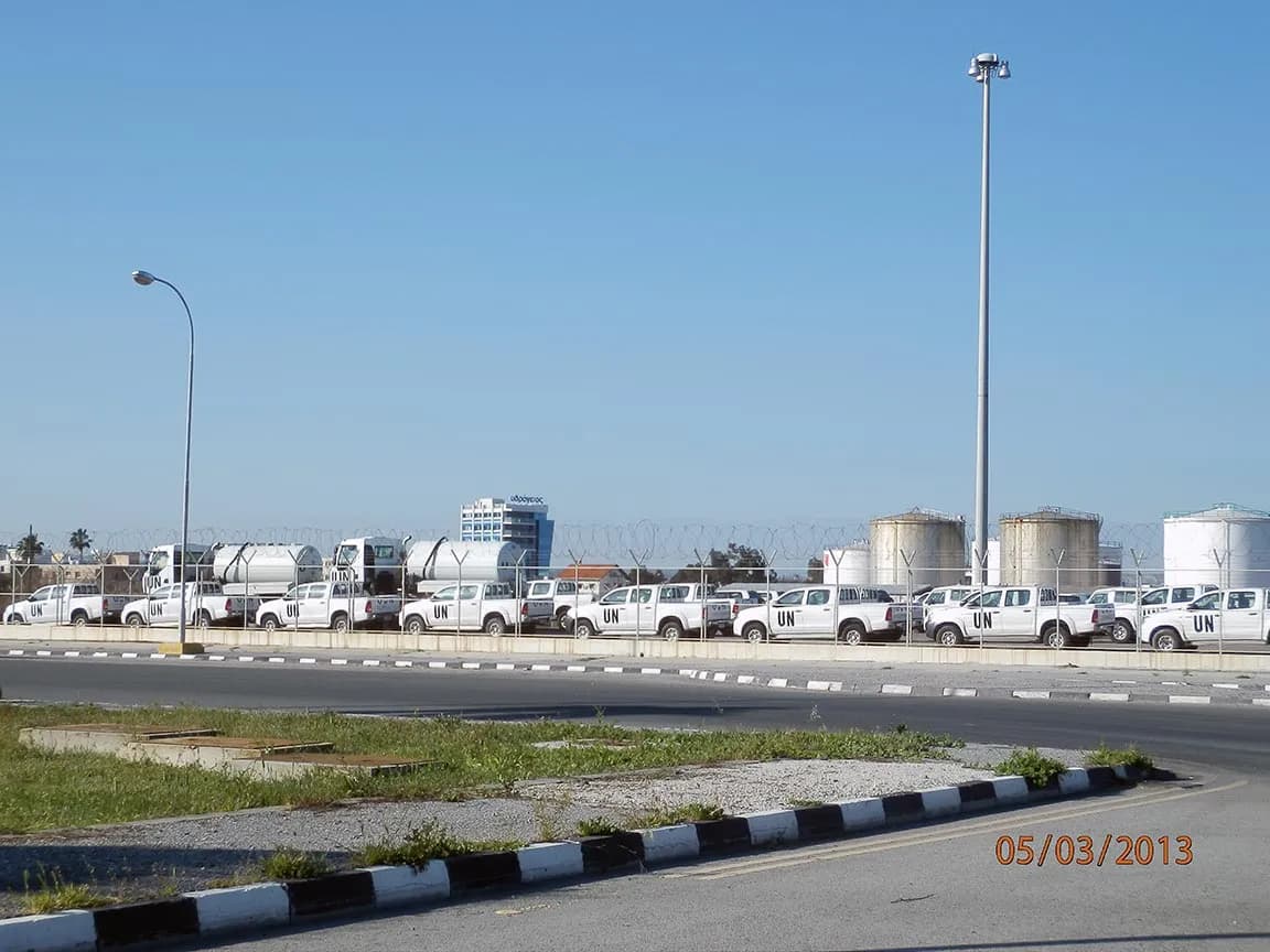 Unloading UN Vehicles - Image 5