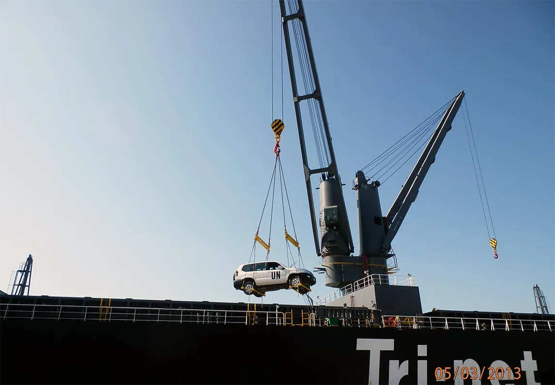 Unloading UN Vehicles - Image 6