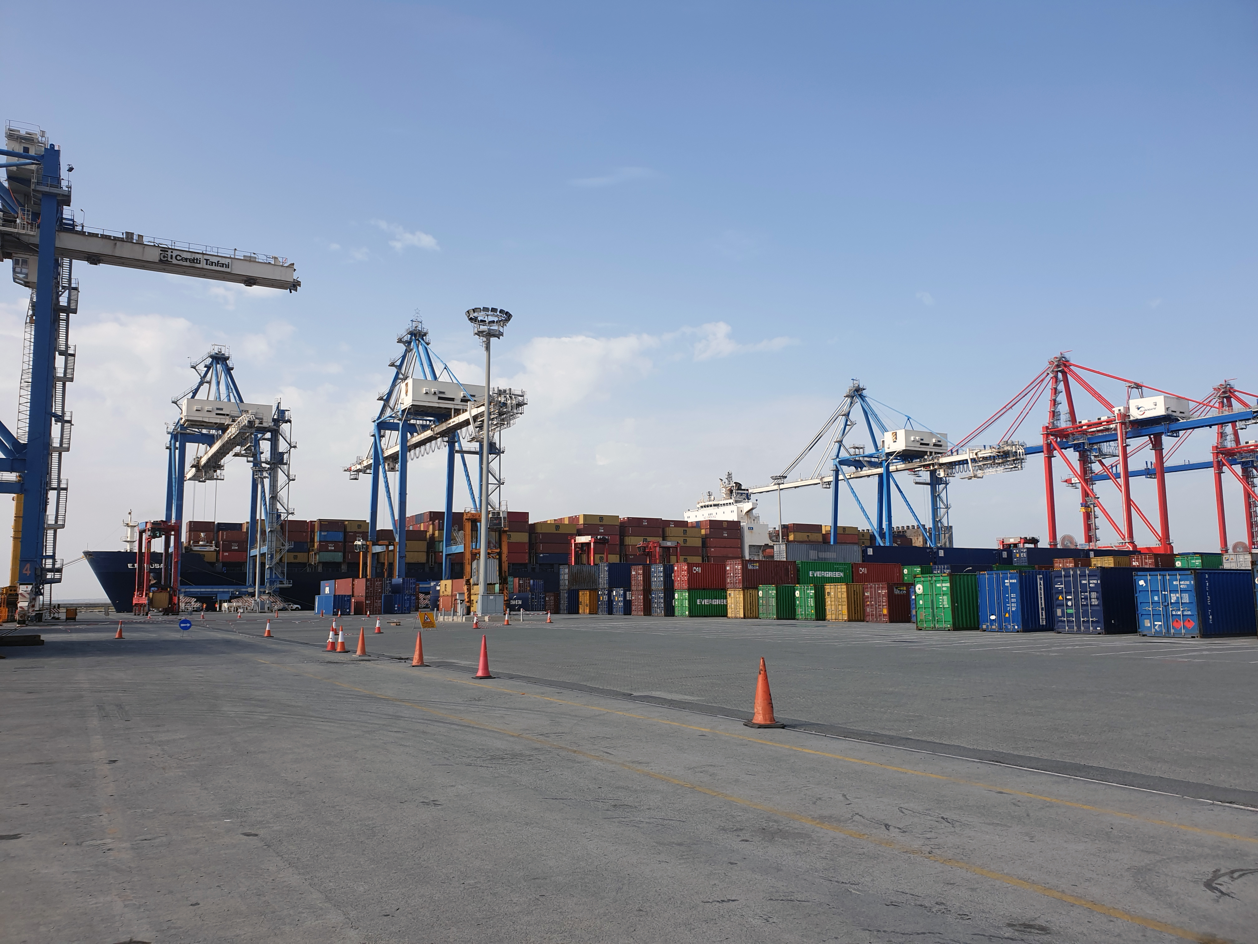 ZIM vessel operating with 3 gantry cranes Limassol